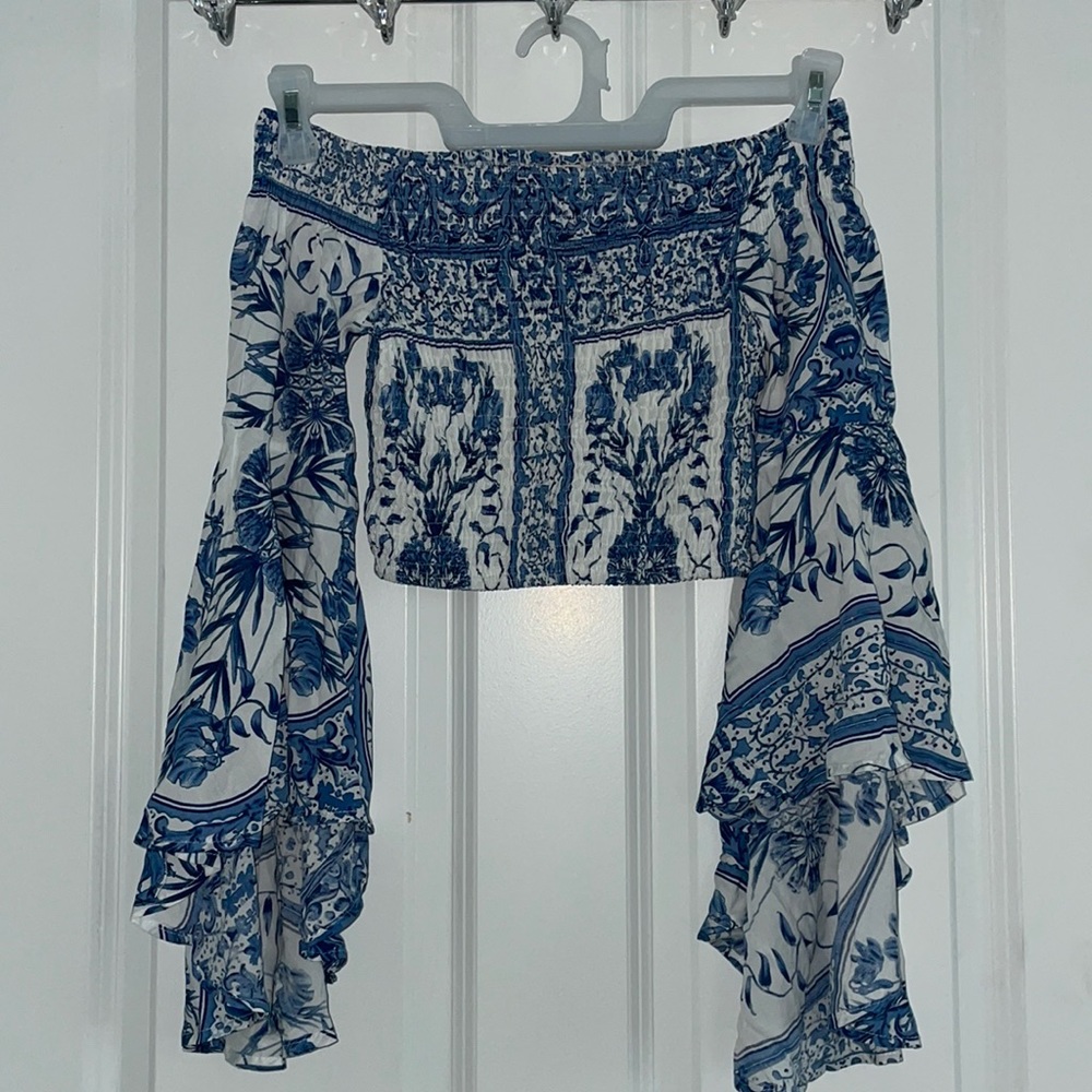 Blue & White Patterned Flowy Sleeved Crop Top